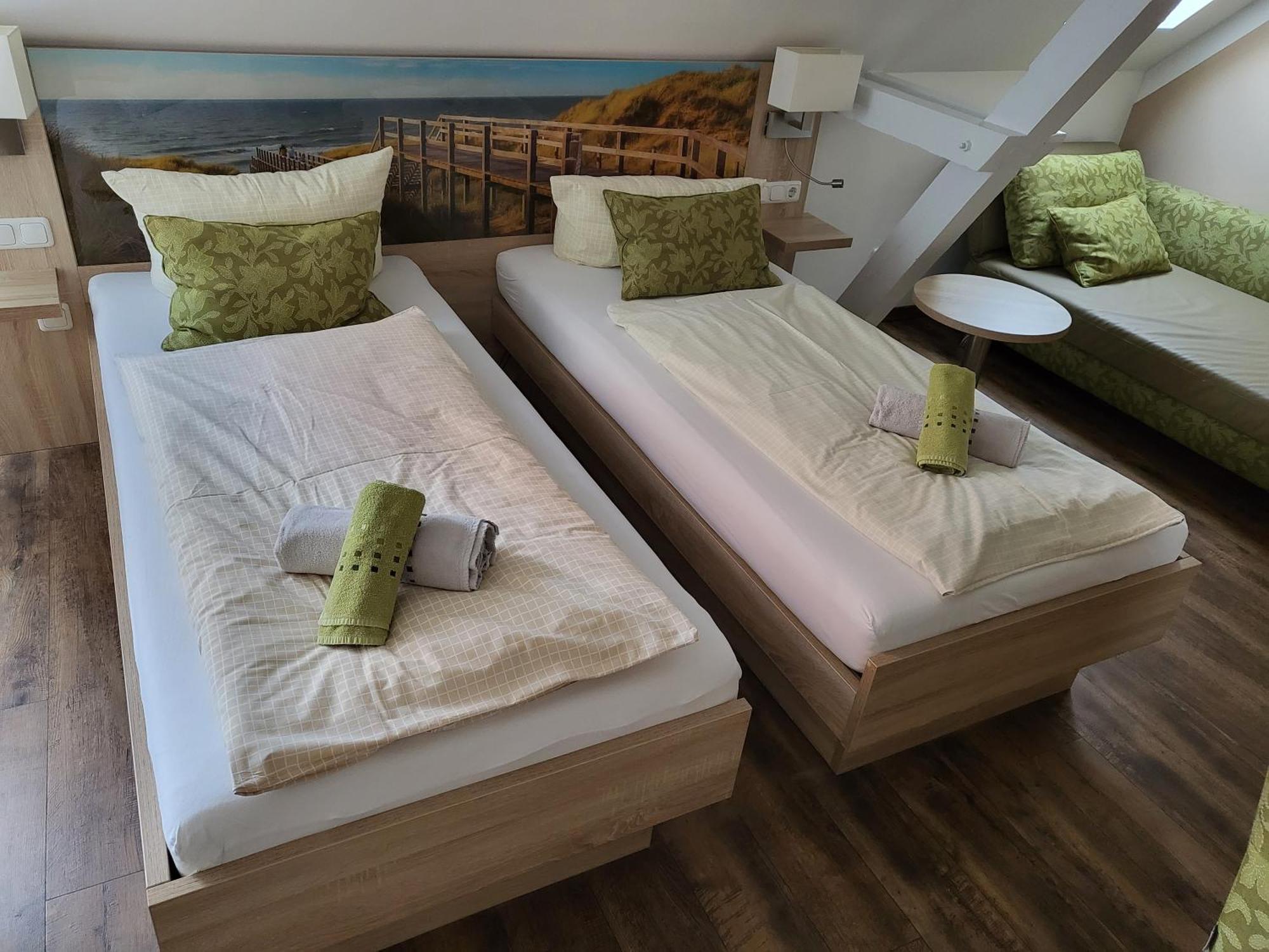 Hotel Pension Am Hafen Норддайх Екстериор снимка