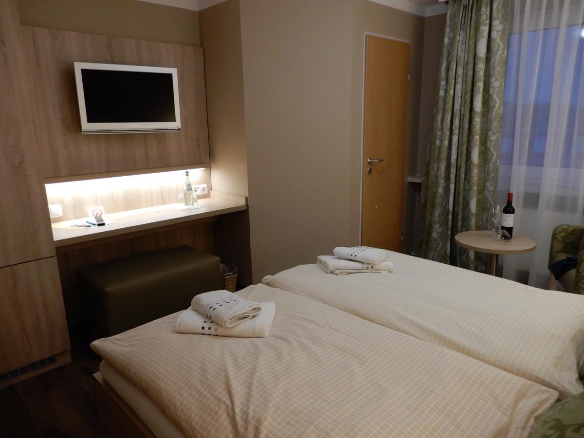 Hotel Pension Am Hafen Норддайх Екстериор снимка