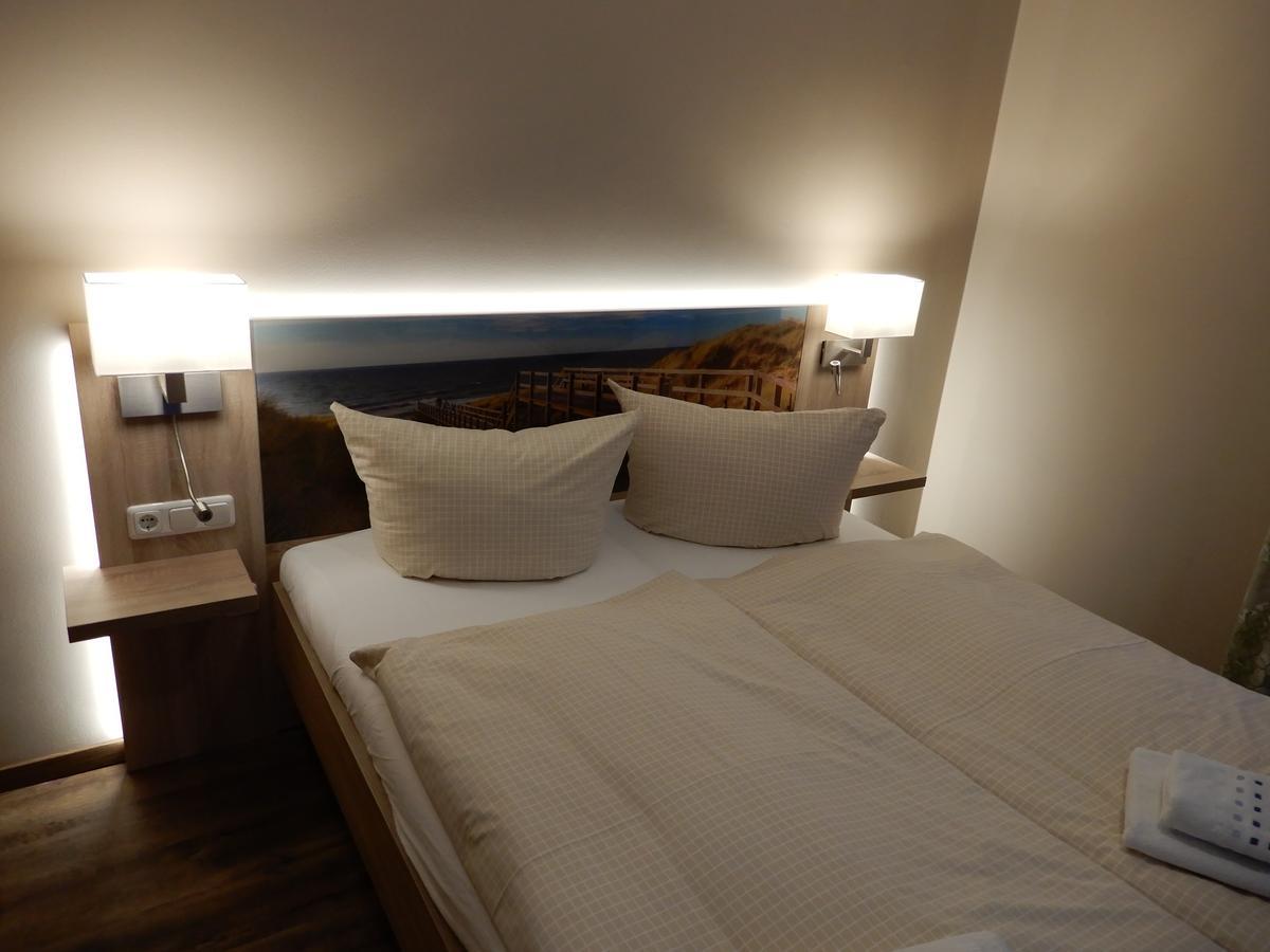 Hotel Pension Am Hafen Норддайх Екстериор снимка