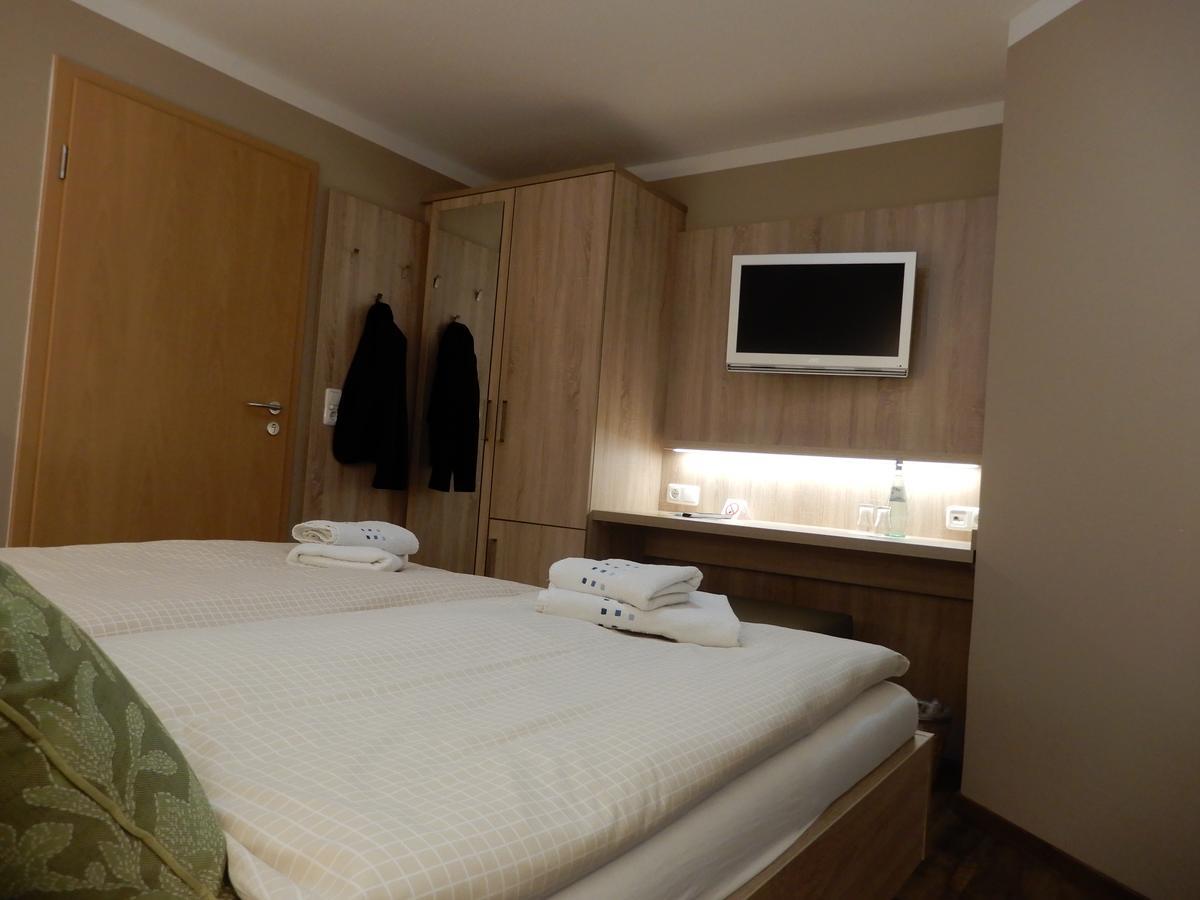 Hotel Pension Am Hafen Норддайх Екстериор снимка