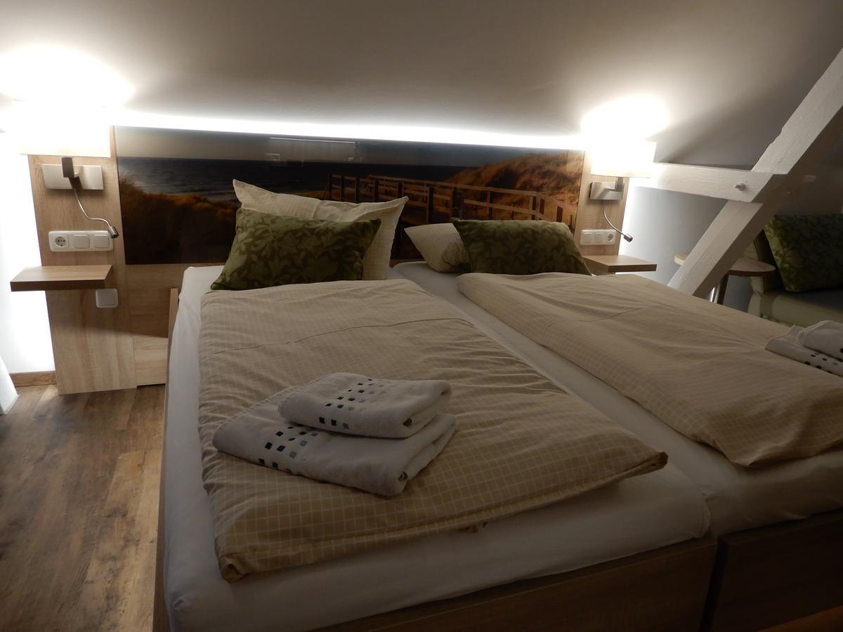 Hotel Pension Am Hafen Норддайх Екстериор снимка