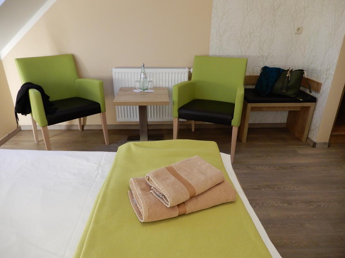 Hotel Pension Am Hafen Норддайх Екстериор снимка