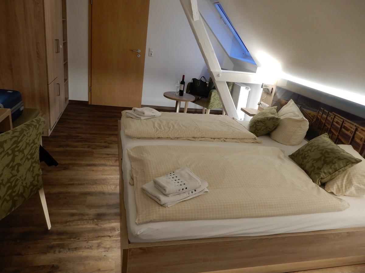 Hotel Pension Am Hafen Норддайх Екстериор снимка