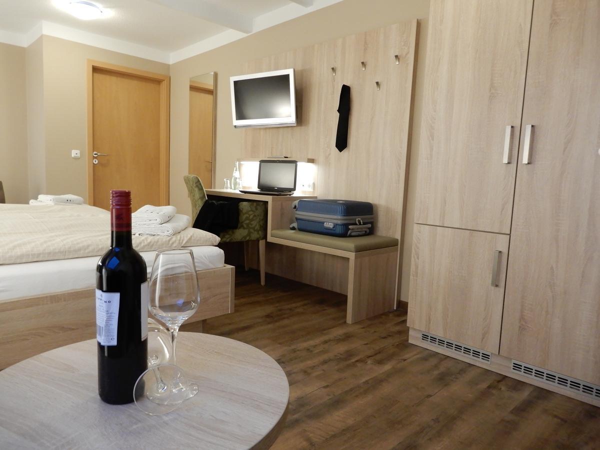 Hotel Pension Am Hafen Норддайх Екстериор снимка