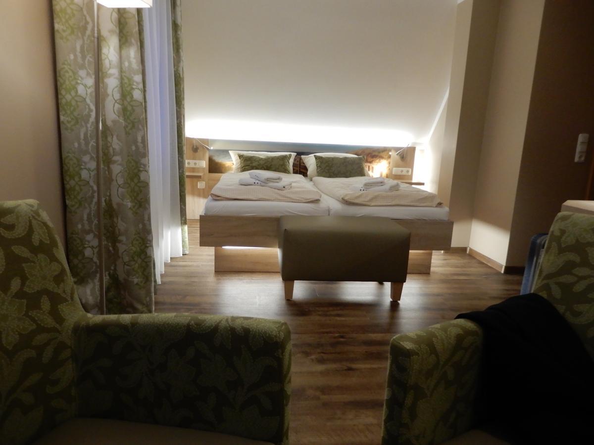 Hotel Pension Am Hafen Норддайх Екстериор снимка